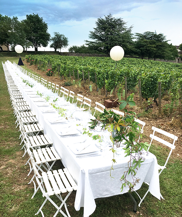 Viticulteurs, entreprises, associations ou groupes constitués,<em> organisez un dîner au cœur des vignes.</em>